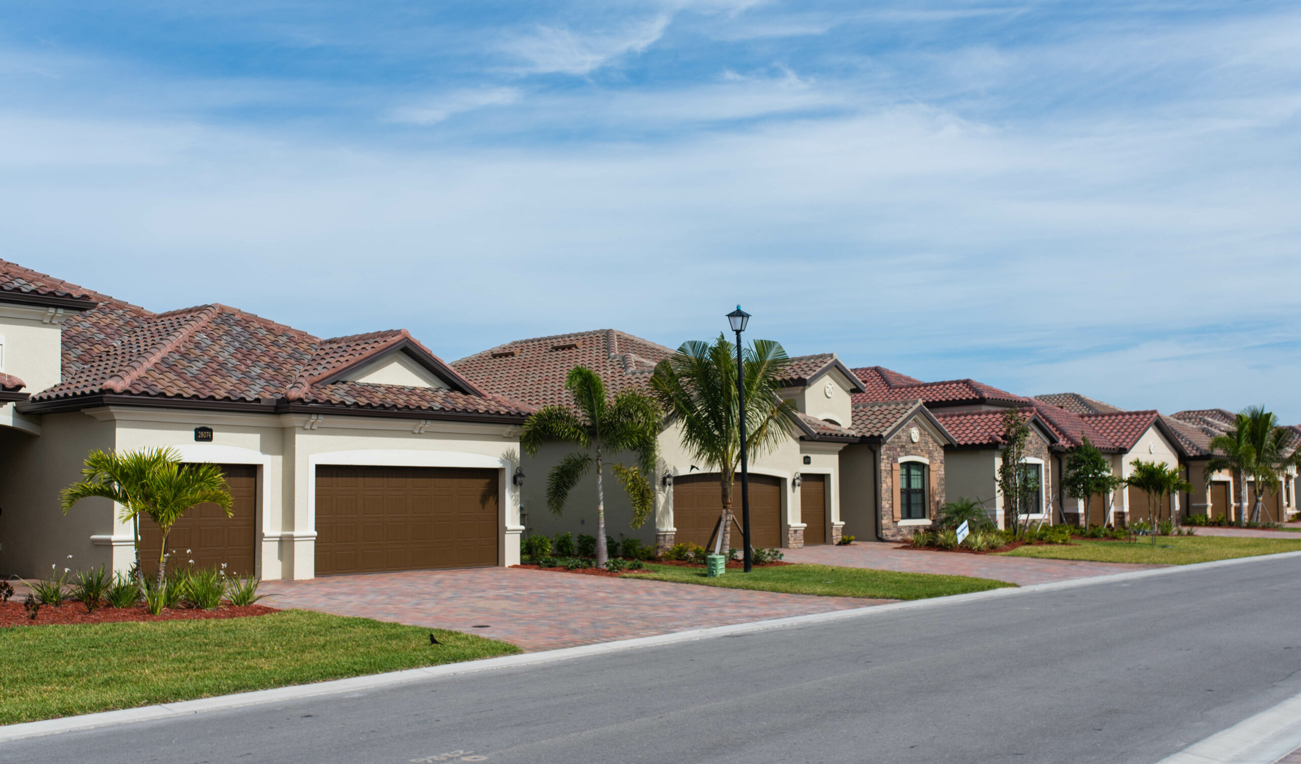 New houses and property developments in a Florida golf community