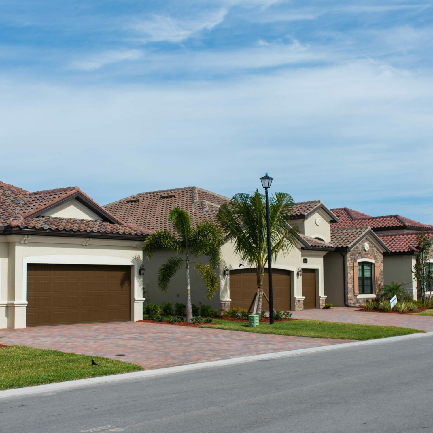 New houses and property developments in a Florida golf community